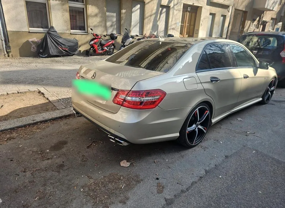 Mercedes-Benz E 220