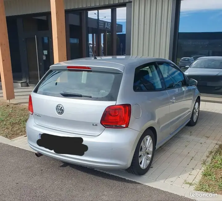 Volkswagen Polo 2011 photo 2