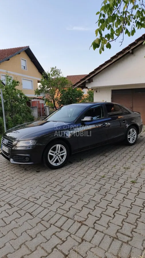 Audi A4 2010 photo 4