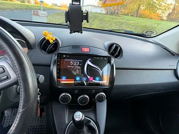 Mazda 2 2011 photo 5