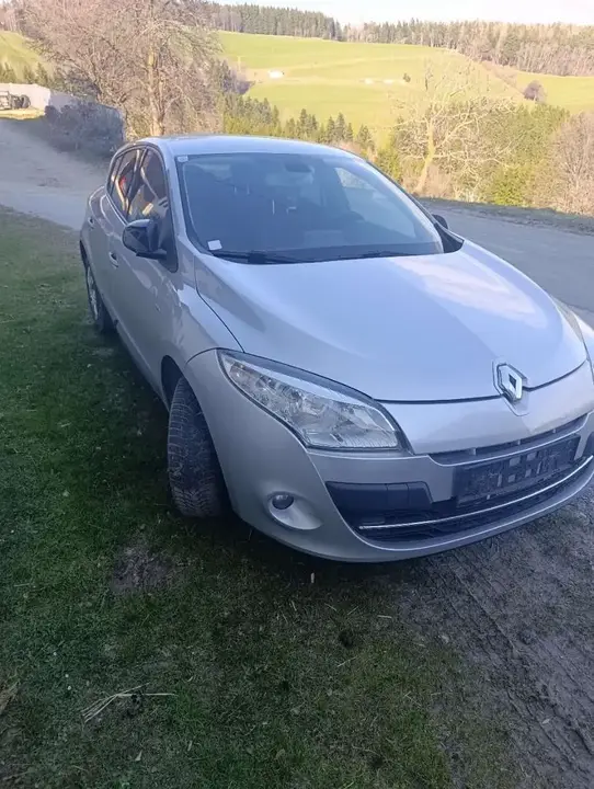 Renault Mégane 2011 photo 3