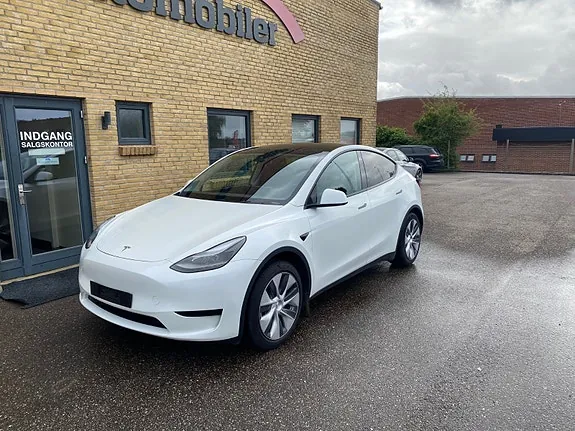 Tesla Model Y 2024 photo 2