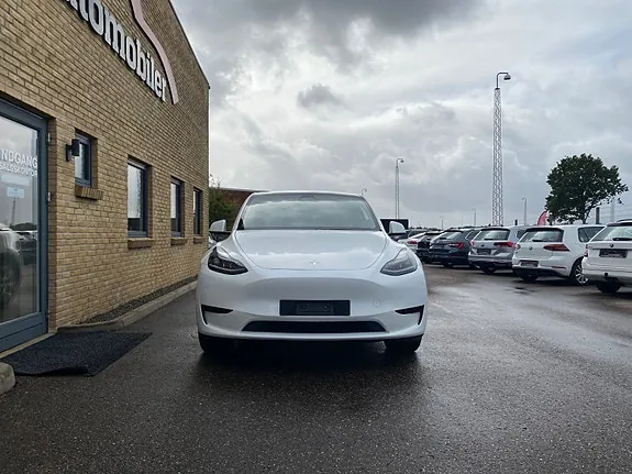 Tesla Model Y 2024 photo 3