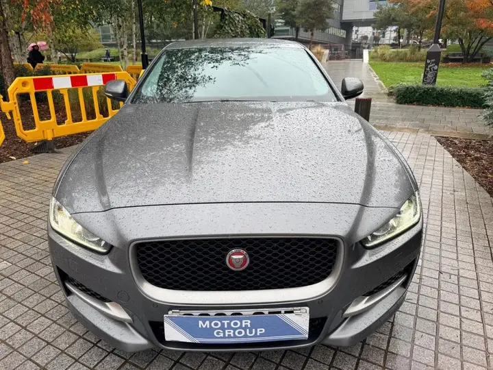 Jaguar Xe 2017 photo 2