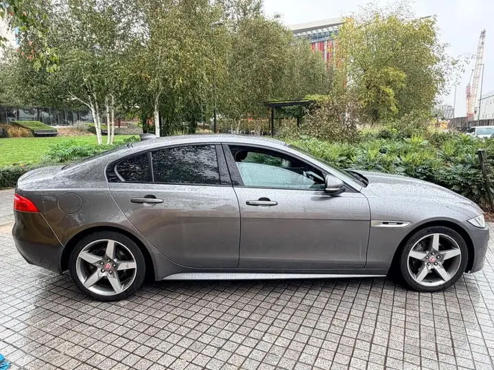 Jaguar Xe 2017 photo 3