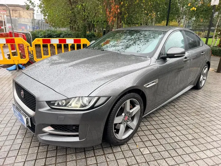 Jaguar Xe 2017 photo 5