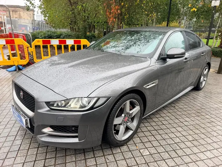 Jaguar Xe 2017 photo 4