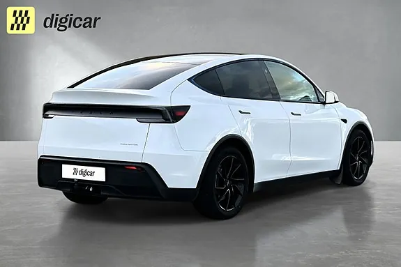 Tesla Model Y 2025 photo 5