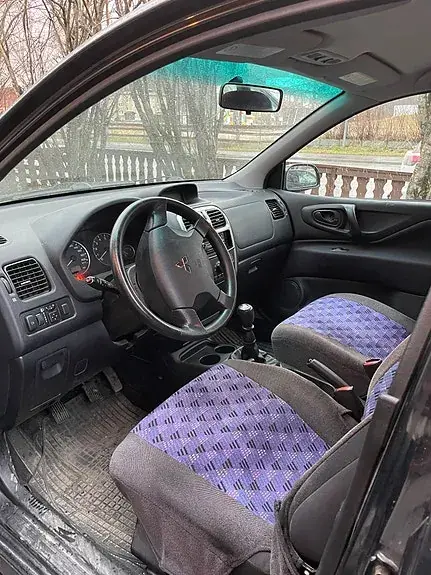 Mitsubishi Space Star 2004 photo 4