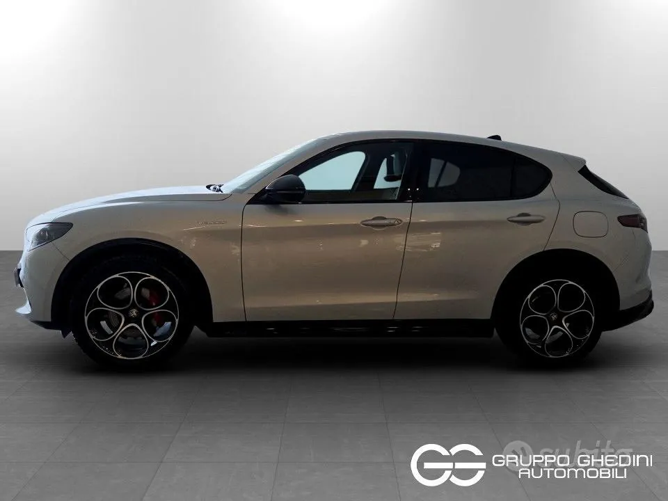 Alfa Romeo Stelvio 2025 photo 2