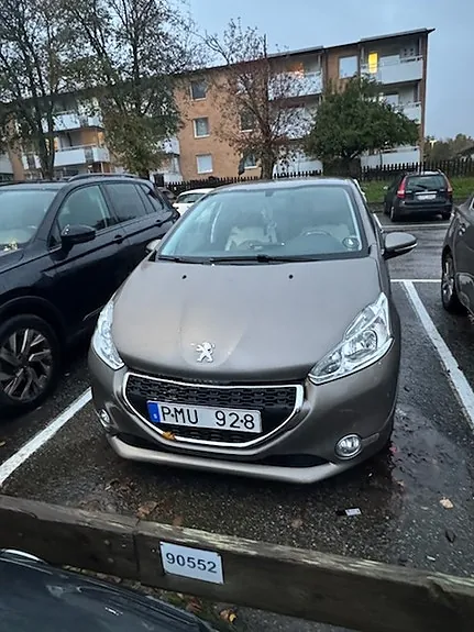 Peugeot 208 2013 photo 2