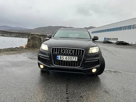 Audi Q7 2011 photo 2