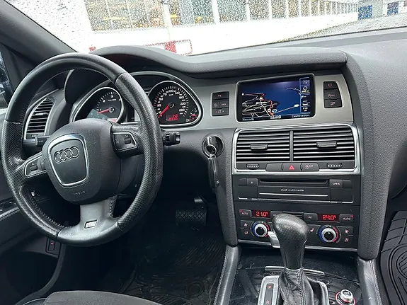 Audi Q7 2011 photo 4