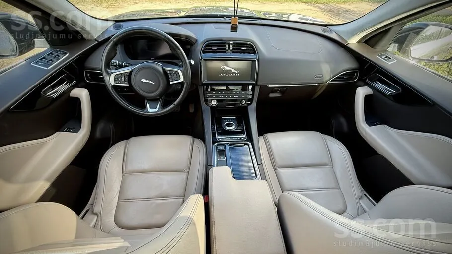 Jaguar F-Pace 2020 photo 3