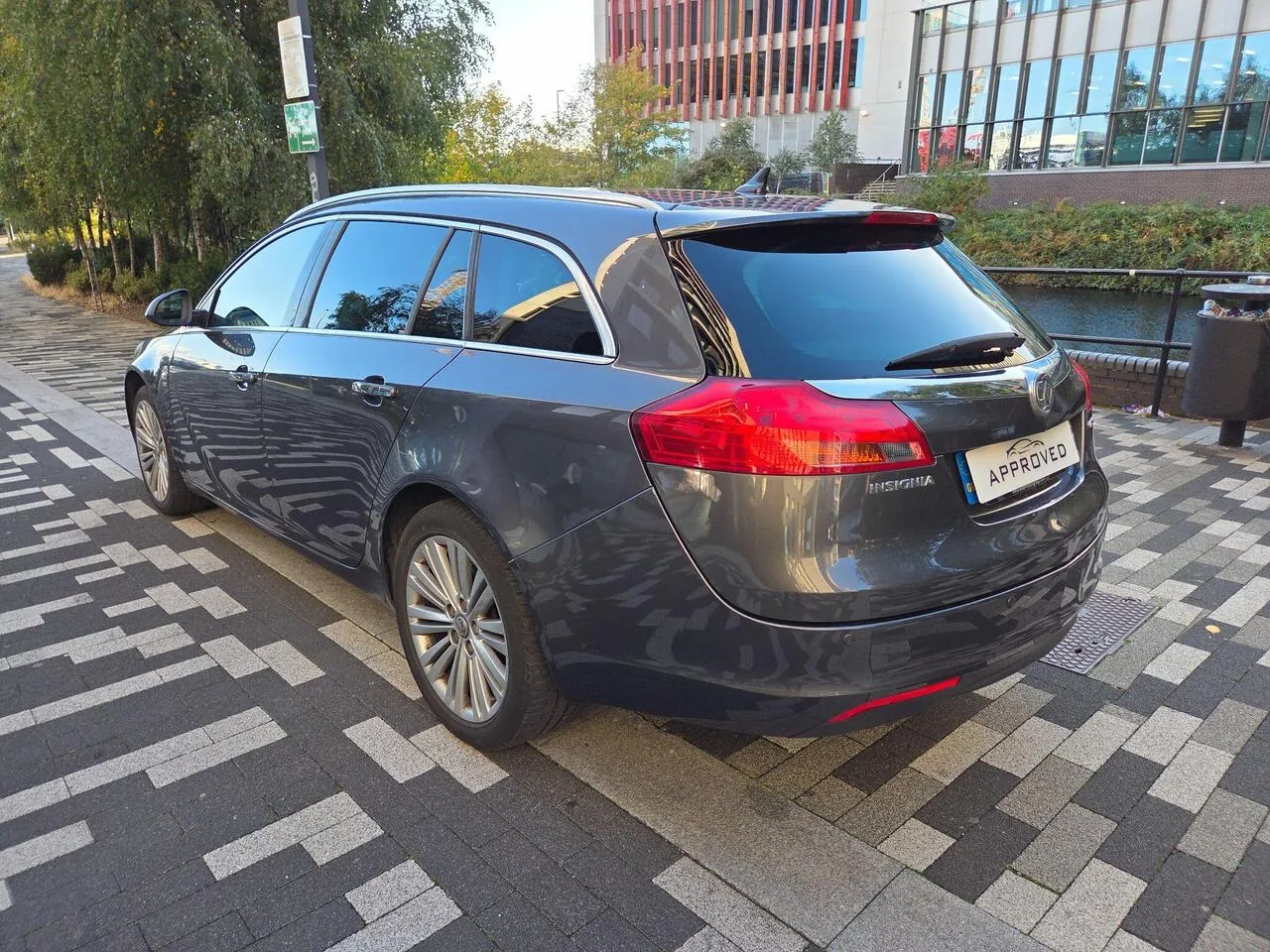 Vauxhall Insignia 2011 photo 3