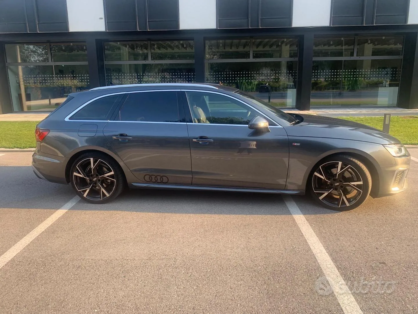 Audi A4 2021 photo 2