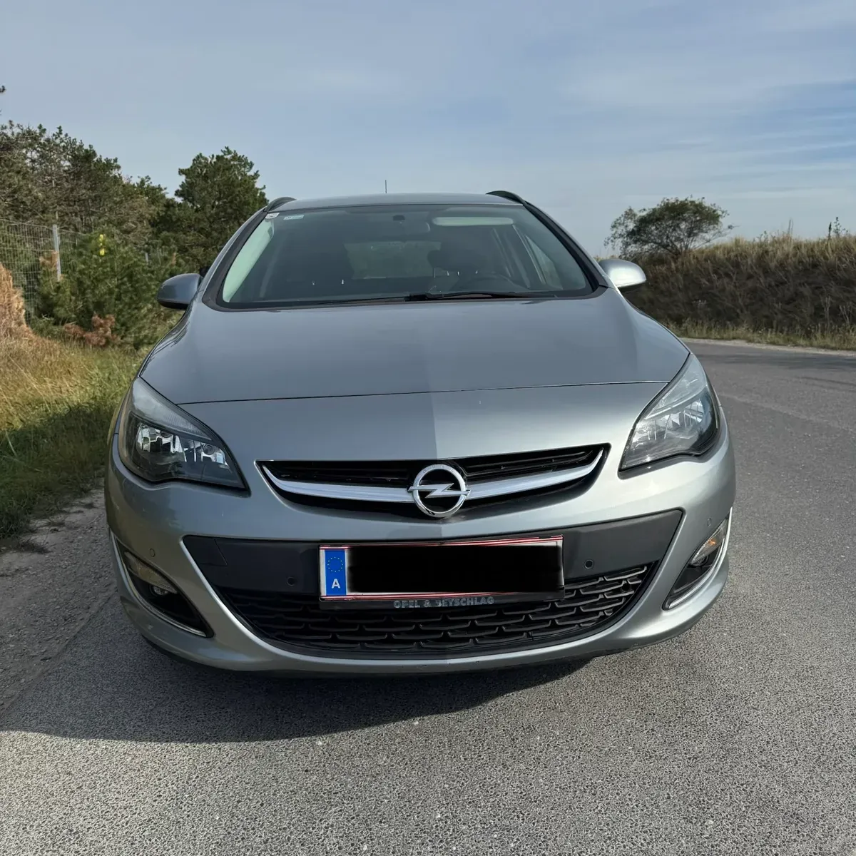 Opel Astra 2013 photo 2
