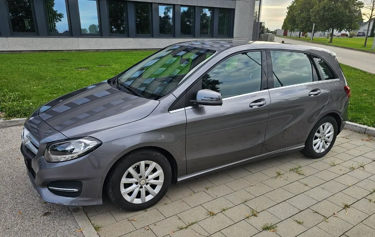 Mercedes-Benz B-Class 2015 photo 2