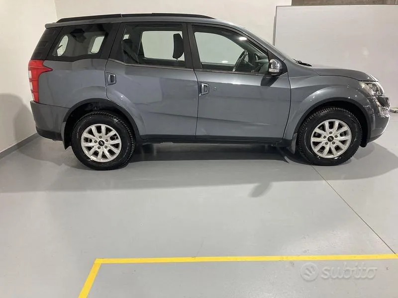 Mahindra Xuv500 2018 photo 3