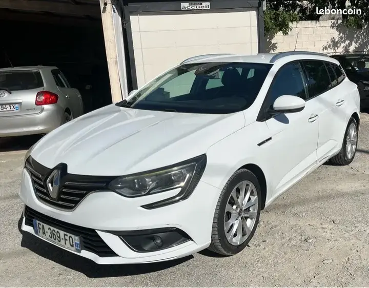 Renault Megane 2018 photo 2