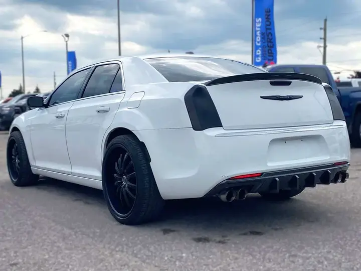 Chrysler 300 2016 photo 2