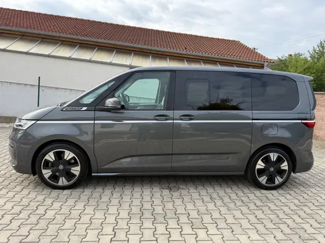 Volkswagen T7 Multivan 2024 photo 3