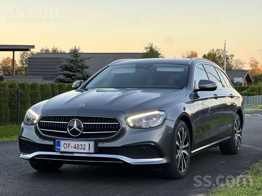 Mercedes-Benz E300 2020 photo 2