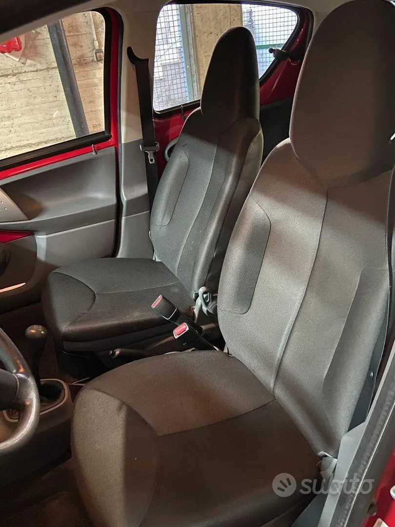 Toyota Aygo 2011 photo 2