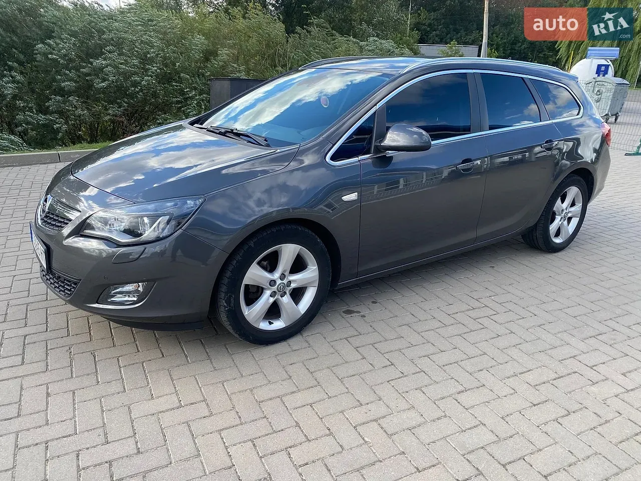 Opel Astra 2011 photo 2