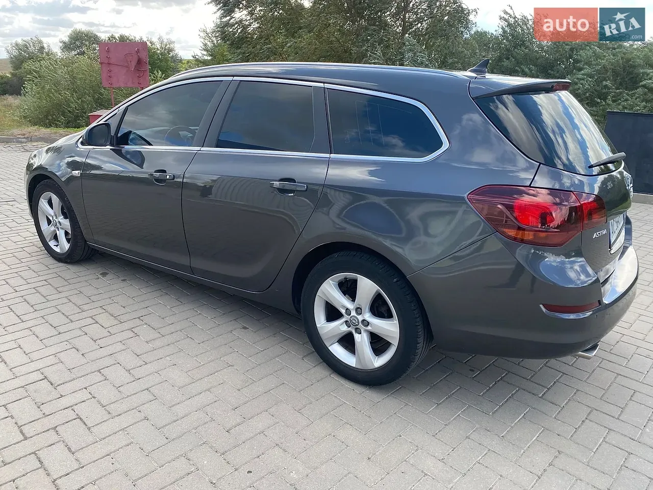 Opel Astra 2011 photo 3