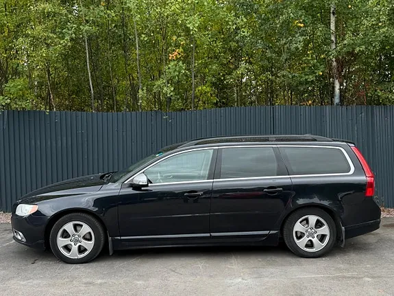 Volvo V70 2011 photo 2
