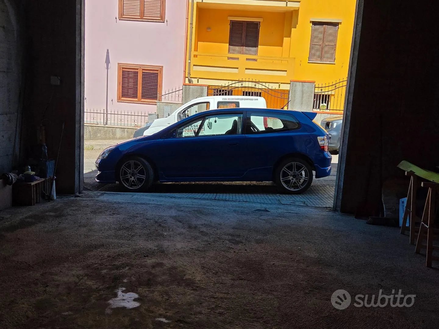 Honda Civic 2005 photo 2
