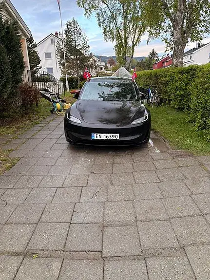Tesla Model 3 2025 photo 2