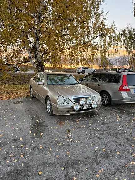 Mercedes-Benz E 240