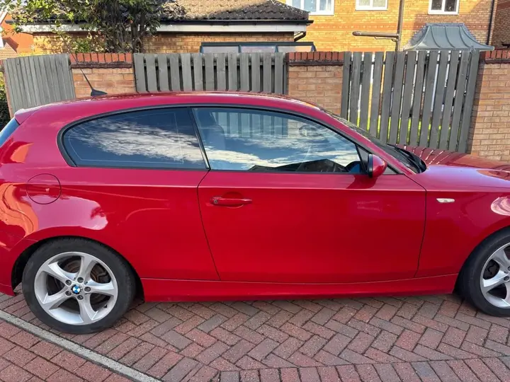 BMW 1 Series 2009 photo 2