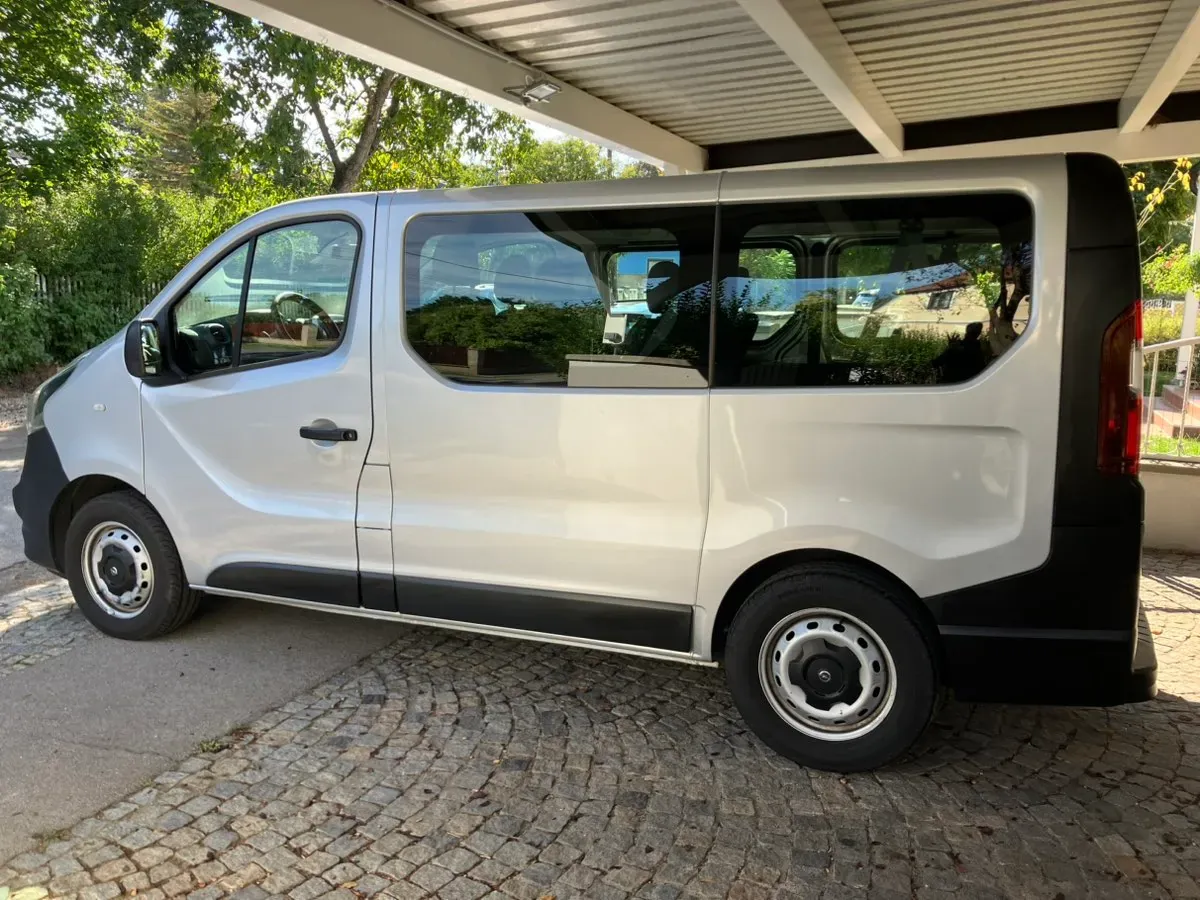 Opel Vivaro 2015 photo 2