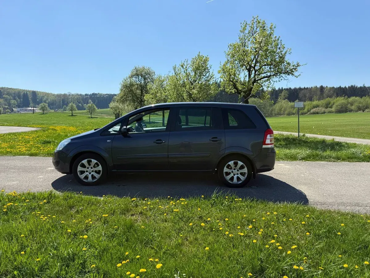 Opel Zafira 2008 photo 2
