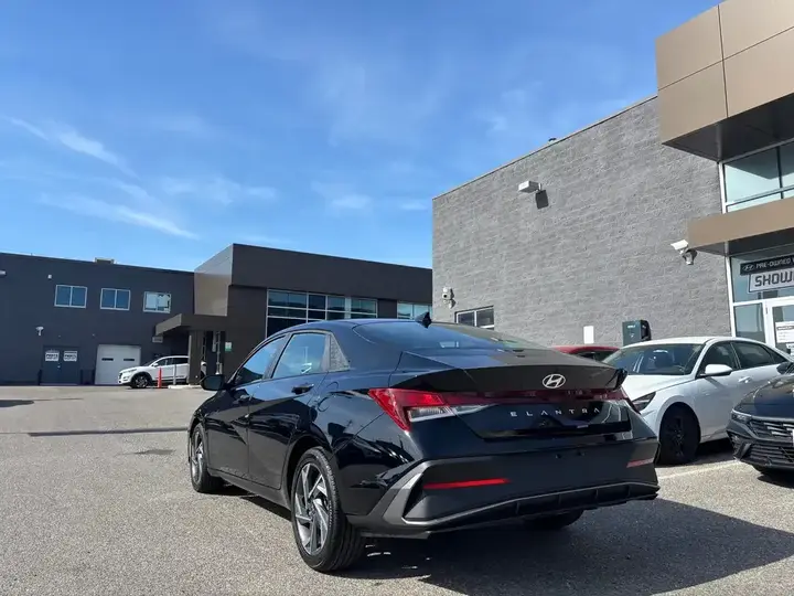 Hyundai Elantra 2025 photo 3