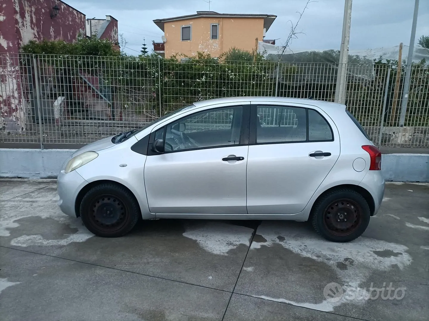 Toyota Yaris 2009 photo 2