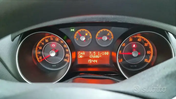 Fiat Grande Punto 2012 photo 5