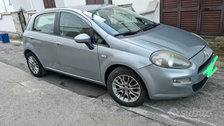 Fiat Grande Punto 2012 photo 3