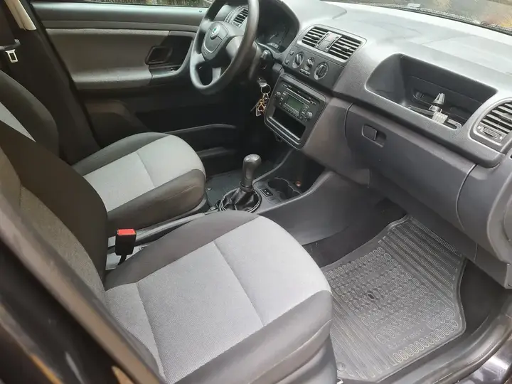 Skoda Roomster 2011 photo 3