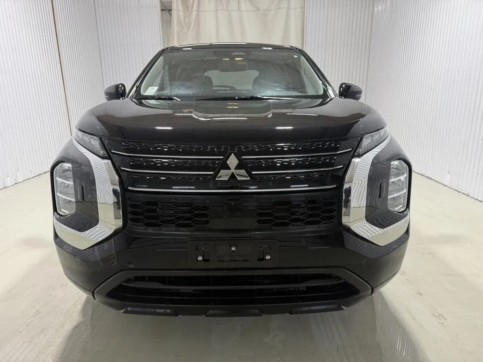 Mitsubishi Outlander 2024 photo 2