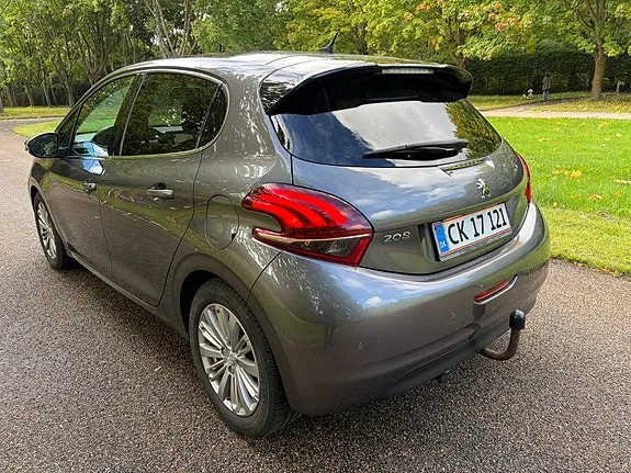 Peugeot 208 2019 photo 2