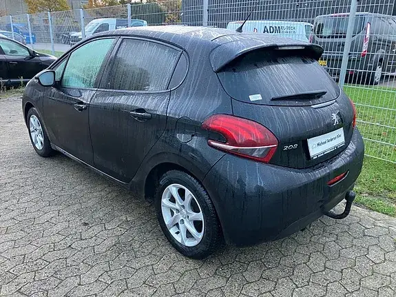 Peugeot 208 2016 photo 3