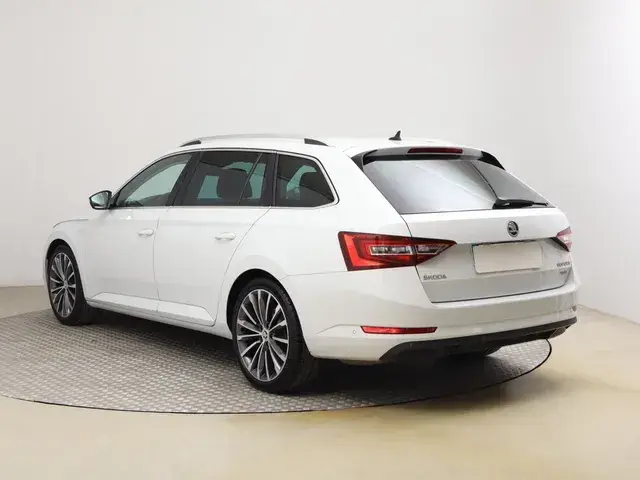 Skoda Superb Combi 2016 photo 3