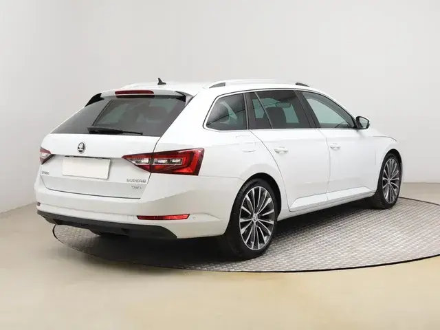Skoda Superb Combi 2016 photo 4