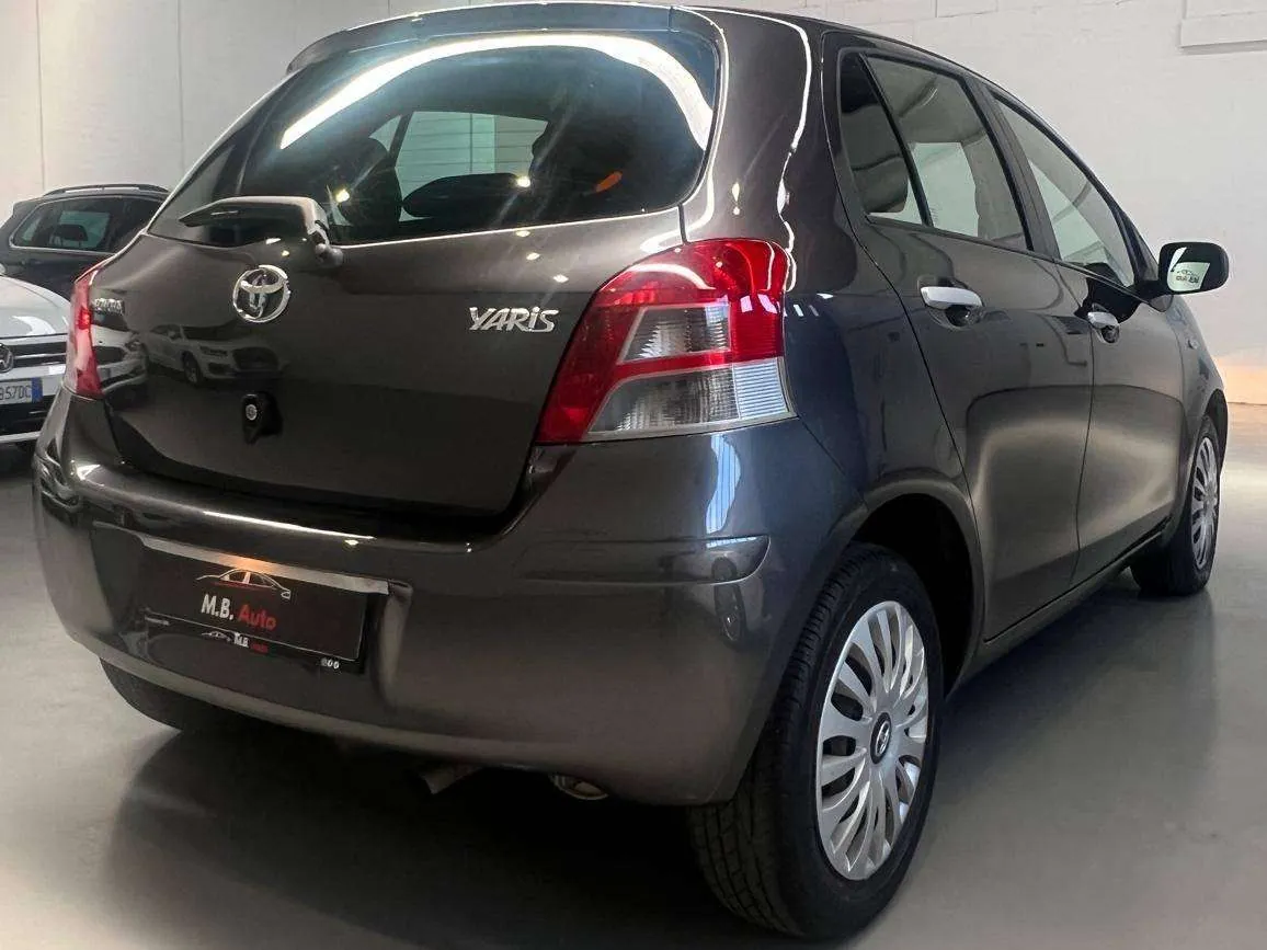 Toyota Yaris 2011 photo 4