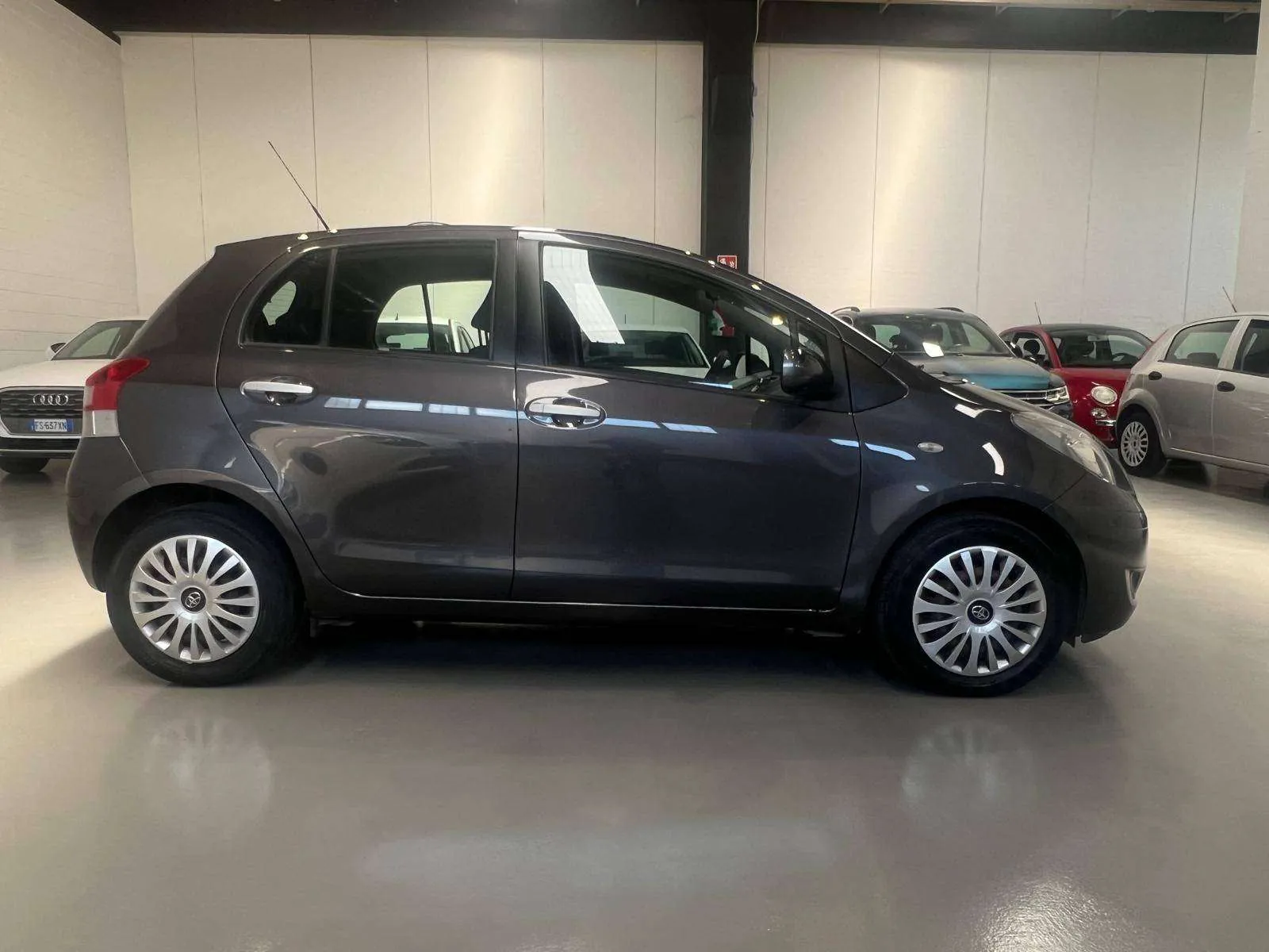 Toyota Yaris 2011 photo 5