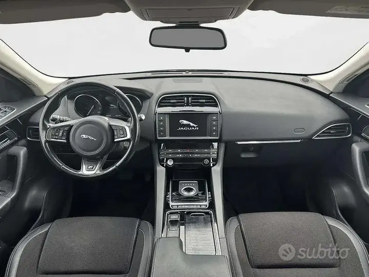Jaguar F-Pace 2016 photo 4